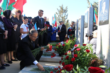 Anım Günü ilə əlaqədar Vətən müharibəsi şəhidlərinin məzarları ziyarət olunub