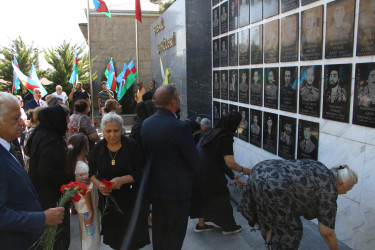 27 sentyabr - Anım Günü ilə bağlı Badamdar qəsəbəsində “Şəhidlər abidəsi” ziyarət edilmişdir