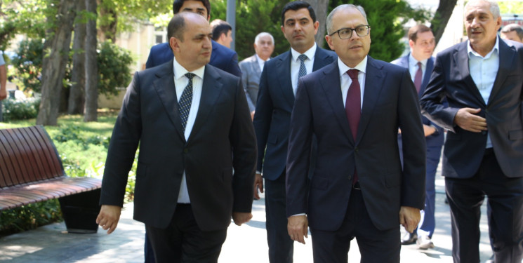 Rayon İcra Hakimiyyətinin başçısı Qafur Məmmədovun adını daşıyan parka baxış keçirmişdir