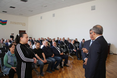 Rayon İcra Hakimiyyətinin başçısı Badamdar qəsəbəsində sakinlərlə səyyar görüş keçirib