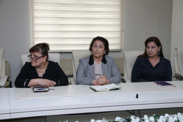 Rayon İcra Hakimiyyətinin başçısı Vuqar Zeynalov RİHBA-nın əməkdaşı Yeganə Məmmədovanı yubileyi münasibətilə təbrik etmişdir
