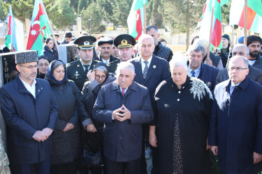 8 noyabr – Zəfər Günü ilə əlaqədar Vətən müharibəsi şəhidlərinin məzarları ziyarət olundu