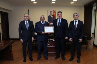 Səbail rayon Ağsaqqallar şurasının sədri Baba Bayramlı 75 illik yubileyi münasibətilə təbrik olundu