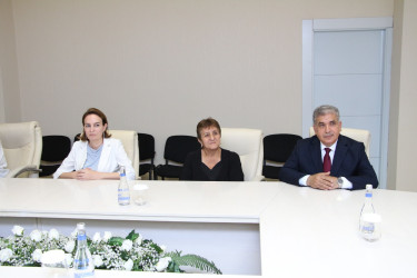 Rayon İcra Hakimiyyətinin başçısı Vuqar Zeynalov Gülxar Quliyevanı yubileyi münasibətilə təbrik etmişdir