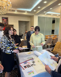 Səbail rayonunda şəhidlərin ailə üzvləri ziyarət olunur