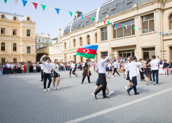 Səbail rayonunun ümumtəhsil məktəblərində “Son zəng” tədbirləri keçirilib