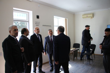 Rayon İcra Hakimiyyətinin başçısı Şahllar Allahverdiyev küçəsində sakinlərlə görüş keçirib