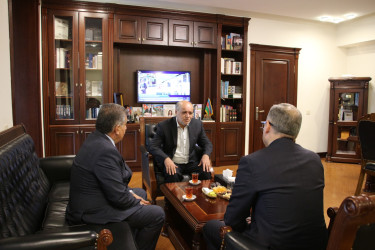 Rayon İcra Hakimiyyətinin başçısı Vətən müharibəsi şəhidi Fərid Əliyevin atası ilə görüş keçirib