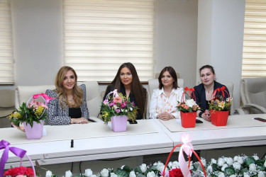 8 Mart – Beynəlxalq Qadınlar Günü münasibətilə Səbail Rayon İcra Hakimiyyətinin xanım əməkdaşları təbrik edilib