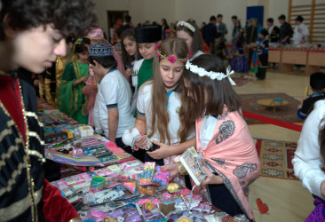 132-134 nömrəli təhsil kompleksində “Bir pay al – Bir ümid ver!” devizi altında Novruz yarmarkası