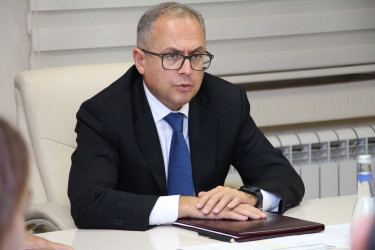 Səbail Rayon İcra Hakimiyyətində rəqəmsal inkişafa dair növbəti müşavirə keçirilib