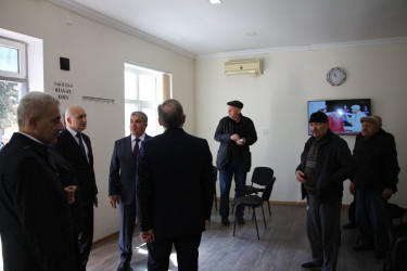 Rayon İcra Hakimiyyətinin başçısı Şahllar Allahverdiyev küçəsində sakinlərlə görüş keçirib