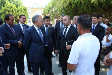 Rayon İcra Hakimiyyətinin başçısı Badamdar qəsəbəsində sakinlərlə səyyar görüş keçirib