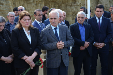 Şükürlü Nicat Ayaz oğlunun şəhid olmasının ildönümü ilə bağlı məzarı ziyarət olundu