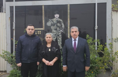 Şəhidlərin ailə üzvləri 31 dekabr - Dünya Azərbaycanlılarının Həmrəylik Günü və Yeni il münasibətilə ziyarət olunub