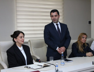 Rayon İcra Hakimiyyətinin başçısı Vuqar Zeynalov RİHBA-nın sektor müdiri Qabil Vahidovu yubileyi münasibətilə təbrik etmişdir