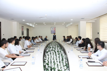 Səbail rayonunda qəbul imtahanlarında yüksək nəticə göstərən məzunlarla görüş keçirilmişdir