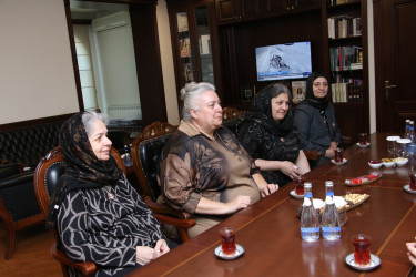 Rayon İcra Hakimiyyətinin başçısı Vətən müharibəsi şəhidlərinin ailə üzvləri ilə görüş keçirmişdir