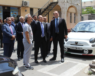 Rayon İcra Hakimiyyətinin başçısı Bayıl yaşayış massivi ərazisində olarkən tanınmış jurnalist Şakir Eminbəyli ilə görüşmüşdür