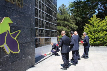 Rayon İcra Hakimiyyətinin başçısı “Şəhidlər” abidə kompleksini ziyarət etmişdir