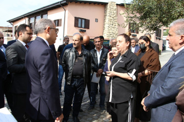 Rayon İcra Hakimiyyətinin başçısı Bibiheybət qəsəbəsində sakinlərlə səyyar görüş keçirib