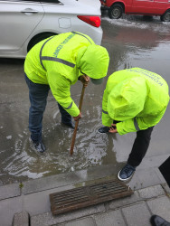 Səbail rayonunun küçə və prospektlərində yağış sularının kənarlaşdırılması üçün kompleks tədbirlər həyata keçirilir