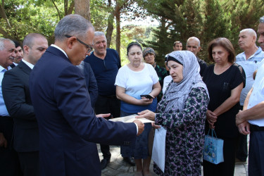 Rayon İcra Hakimiyyətinin başçısı Badamdar qəsəbəsində sakinlərlə səyyar görüş keçirib