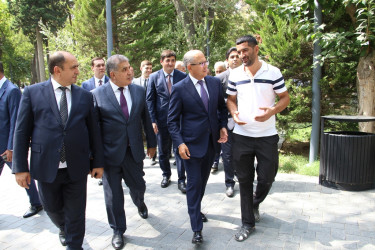 Rayon İcra Hakimiyyətinin başçısı Bayıl yaşayış massivində sakinlərlə görüş keçirib