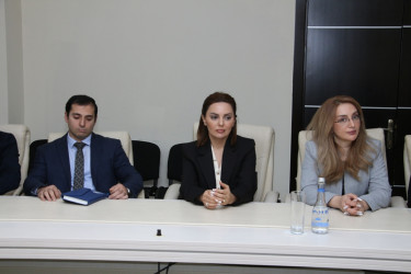 Rayon İcra Hakimiyyətinin başçısı Vuqar Zeynalov RİHBA-nın sektor müdiri Qabil Vahidovu yubileyi münasibətilə təbrik etmişdir