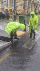 Səbail rayonunun küçə və prospektlərində yağış sularının kənarlaşdırılması üçün kompleks tədbirlər həyata keçirilir