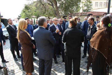 Rayon İcra Hakimiyyətinin başçısı Bibiheybət qəsəbəsində sakinlərlə səyyar görüş keçirib