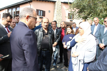 Rayon İcra Hakimiyyətinin başçısı Bibiheybət qəsəbəsində sakinlərlə səyyar görüş keçirib