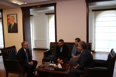 Rayon İcra Hakimiyyətinin başçısı Vətən müharibəsi şəhidi İsmayıl Hüseynovun ailə üzvləri ilə görüş keçirmişdir