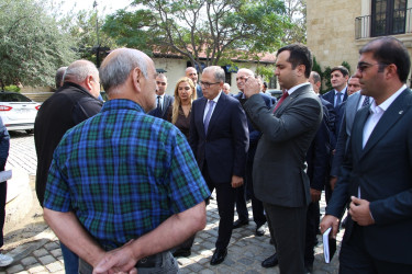 Rayon İcra Hakimiyyətinin başçısı Bibiheybət qəsəbəsində sakinlərlə səyyar görüş keçirib