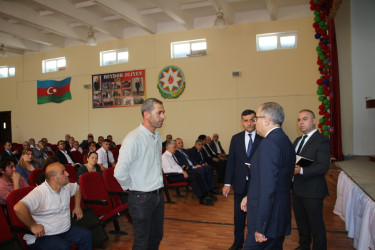 Rayon İcra Hakimiyyətinin başçısı Badamdar qəsəbəsində sakinlərlə səyyar görüş keçirib