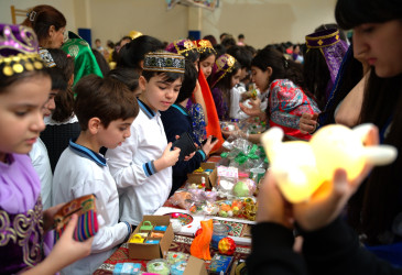 132-134 nömrəli təhsil kompleksində “Bir pay al – Bir ümid ver!” devizi altında Novruz yarmarkası