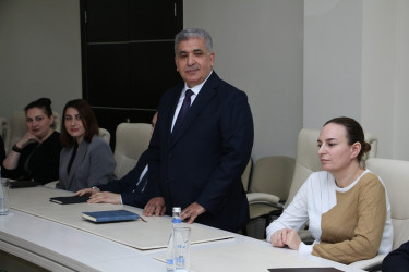 Rayon İcra Hakimiyyətinin başçısı Vuqar Zeynalov RİHBA-nın sektor müdiri Qabil Vahidovu yubileyi münasibətilə təbrik etmişdir