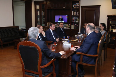 Səbail rayon sakini, xalq artisti Mənsum İbrahimovla Rayon İcra Hakimiyyətinin başçısı görüş keçirmişdir