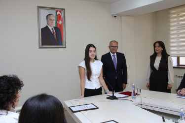 Səbail rayonunda qəbul imtahanında yüksək bal toplayan məzunlarla görüş keçirilib
