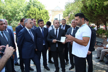 Rayon İcra Hakimiyyətinin başçısı Badamdar qəsəbəsində sakinlərlə səyyar görüş keçirib