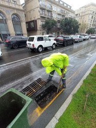 Səbail rayonunun küçə və prospektlərində yağış sularının kənarlaşdırılması üçün kompleks tədbirlər həyata keçirilir