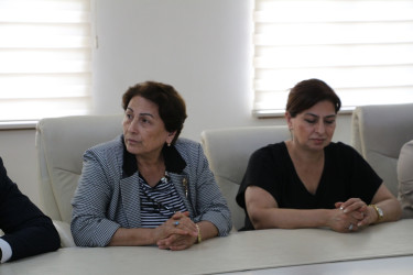 Rayon İcra Hakimiyyətinin başçısı RİHBA-nın məsul əməkdaşı Fikrət Rzayevi yubileyi münasibətilə təbrik etmişdir