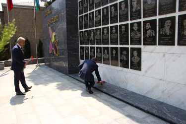 Rayon İcra Hakimiyyətinin başçısı “Şəhidlər” abidə kompleksini ziyarət etmişdir