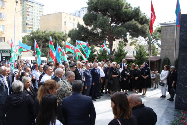 27 sentyabr - Anım Günü ilə bağlı Badamdar qəsəbəsində “Şəhidlər abidəsi” ziyarət edilmişdir