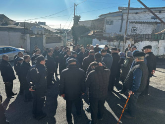 Rayon İcra Hakimiyyətinin başçısı Yüzbəy Mürsəlov küçəsində sakinlərlə səyyar qəbul keçirmişdir