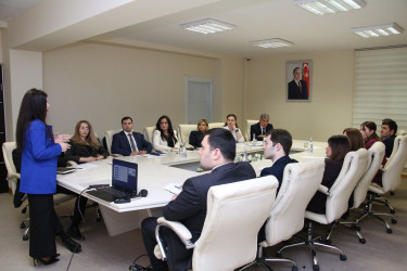 Səbail Rayon İcra Hakimiyyətində “Dövlət orqanlarında inzibati vəzifələrin tutulması şərtləri və qaydaları” mövzusunda təlim keçirilmişdir