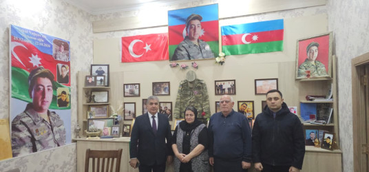 Şəhidlərin ailə üzvləri 31 dekabr - Dünya Azərbaycanlılarının Həmrəylik Günü və Yeni il münasibətilə ziyarət olunub