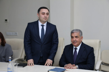 Rayon İcra Hakimiyyətinin başçısı Vuqar Zeynalov RİHBA-nın sektor müdiri Qabil Vahidovu yubileyi münasibətilə təbrik etmişdir