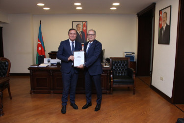 Səbail rayon sakini, xalq artisti Mənsum İbrahimovla Rayon İcra Hakimiyyətinin başçısı görüş keçirmişdir