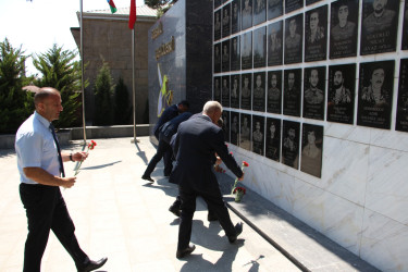 Rayon İcra Hakimiyyətinin başçısı “Şəhidlər” abidə kompleksini ziyarət etmişdir